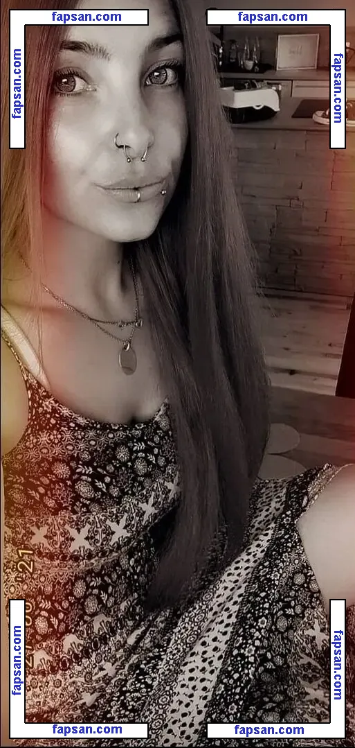10967 nude photo #0019 from OnlyFans