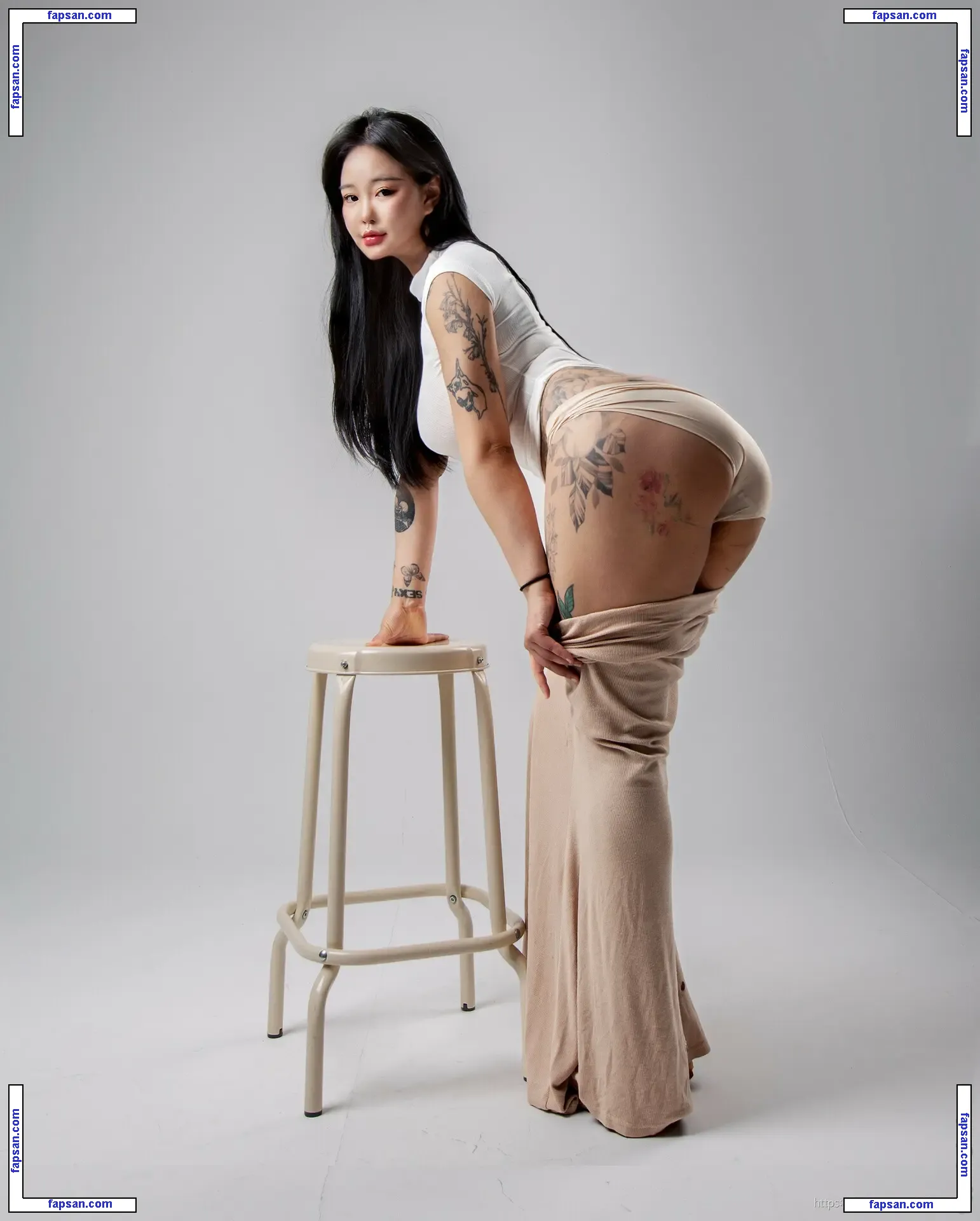 171jun1999 nude photo #0061 from OnlyFans