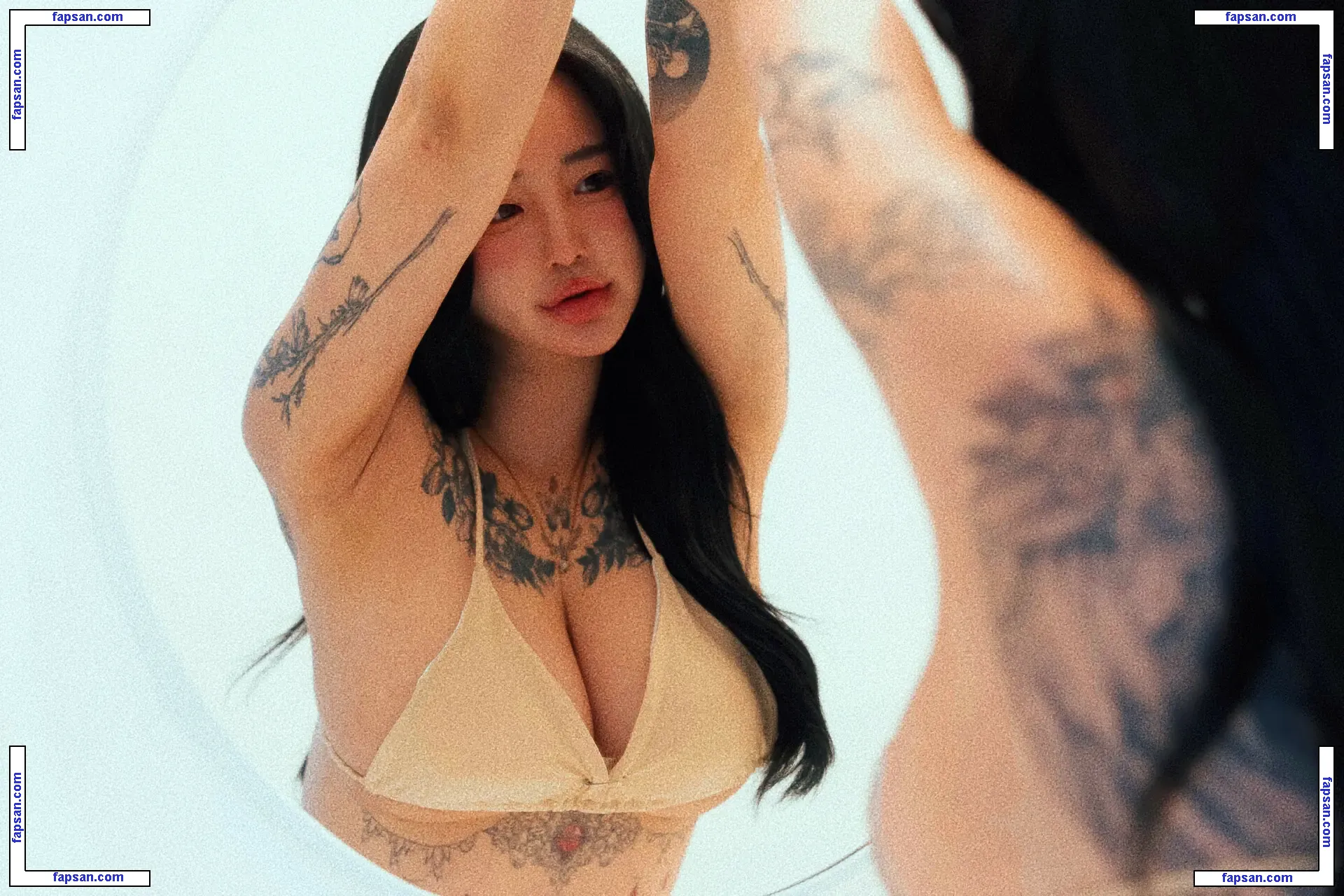 171jun1999 nude photo #0081 from OnlyFans