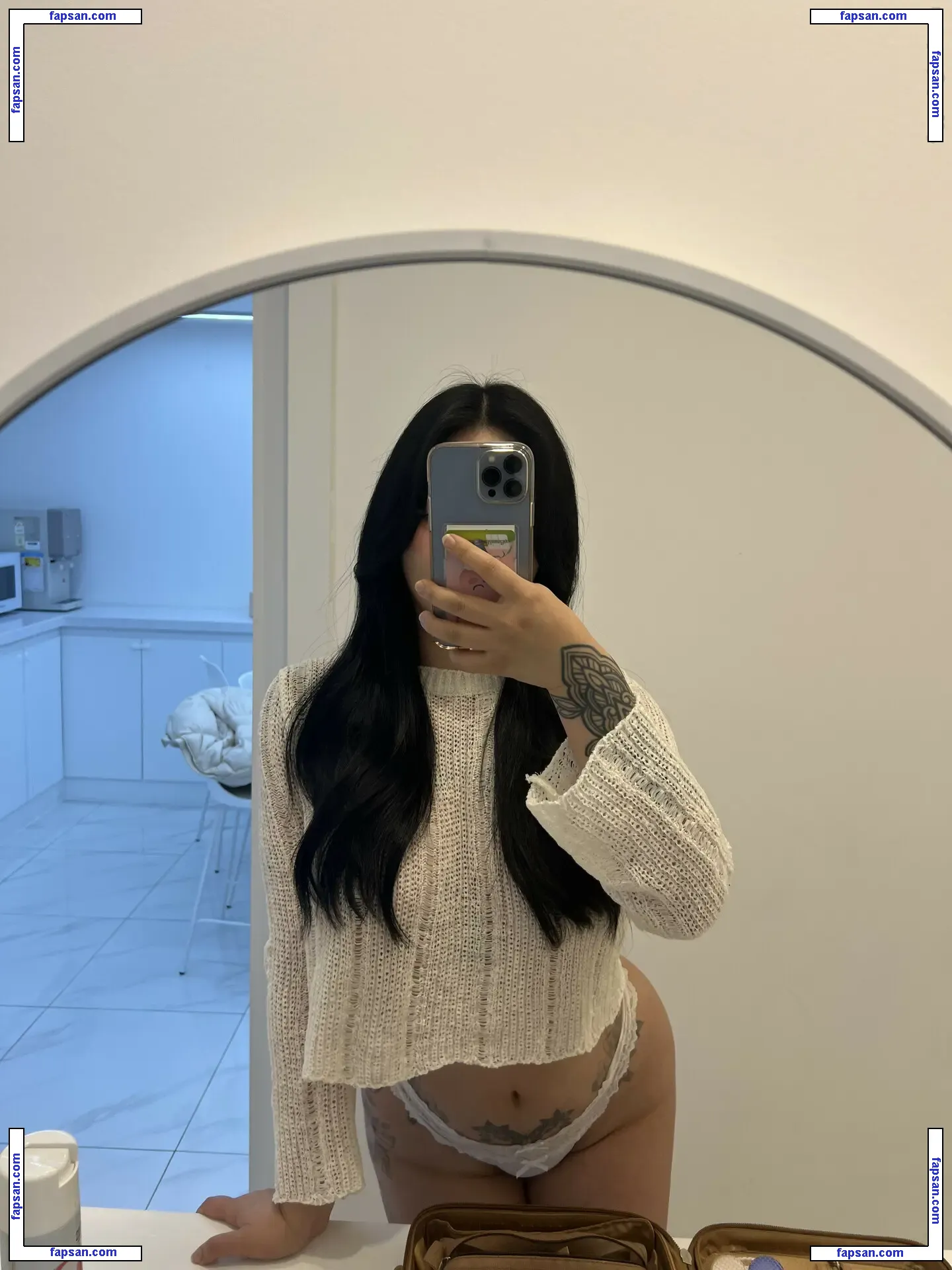 171jun1999 nude photo #0086 from OnlyFans