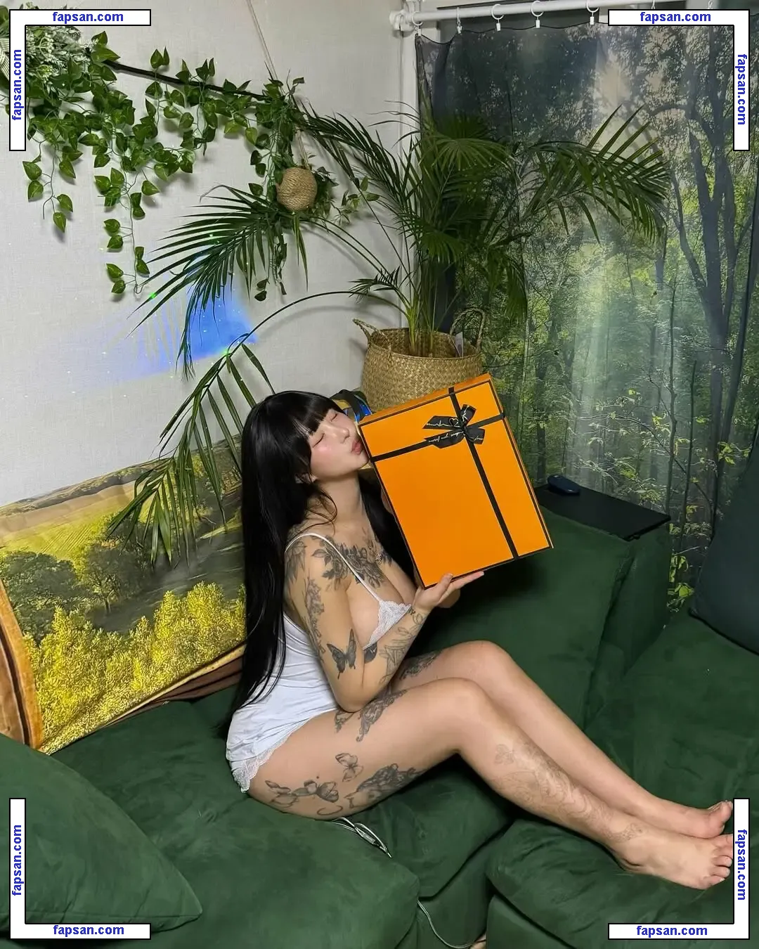 171jun1999 nude photo #0142 from OnlyFans