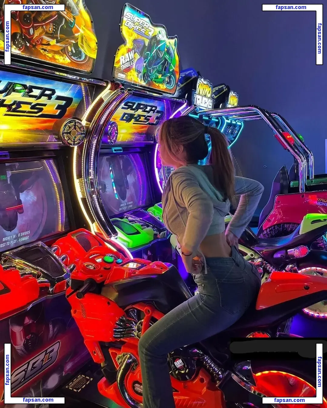 aaliyyah.c голая фото #0001 с Онлифанс