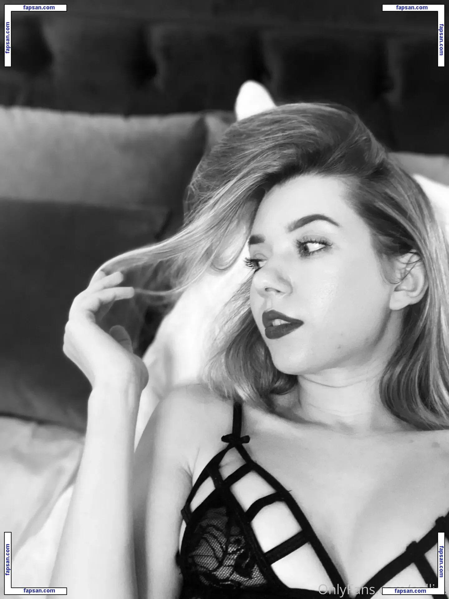 Aalliss nude photo #0014 from OnlyFans