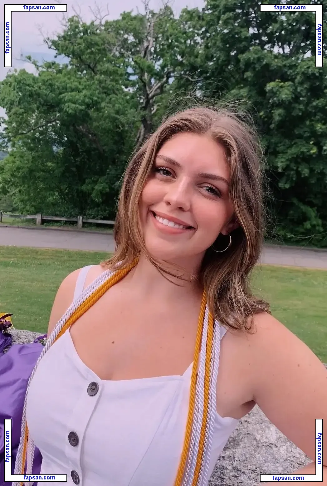 Abbey H голая фото #0003 с Онлифанс