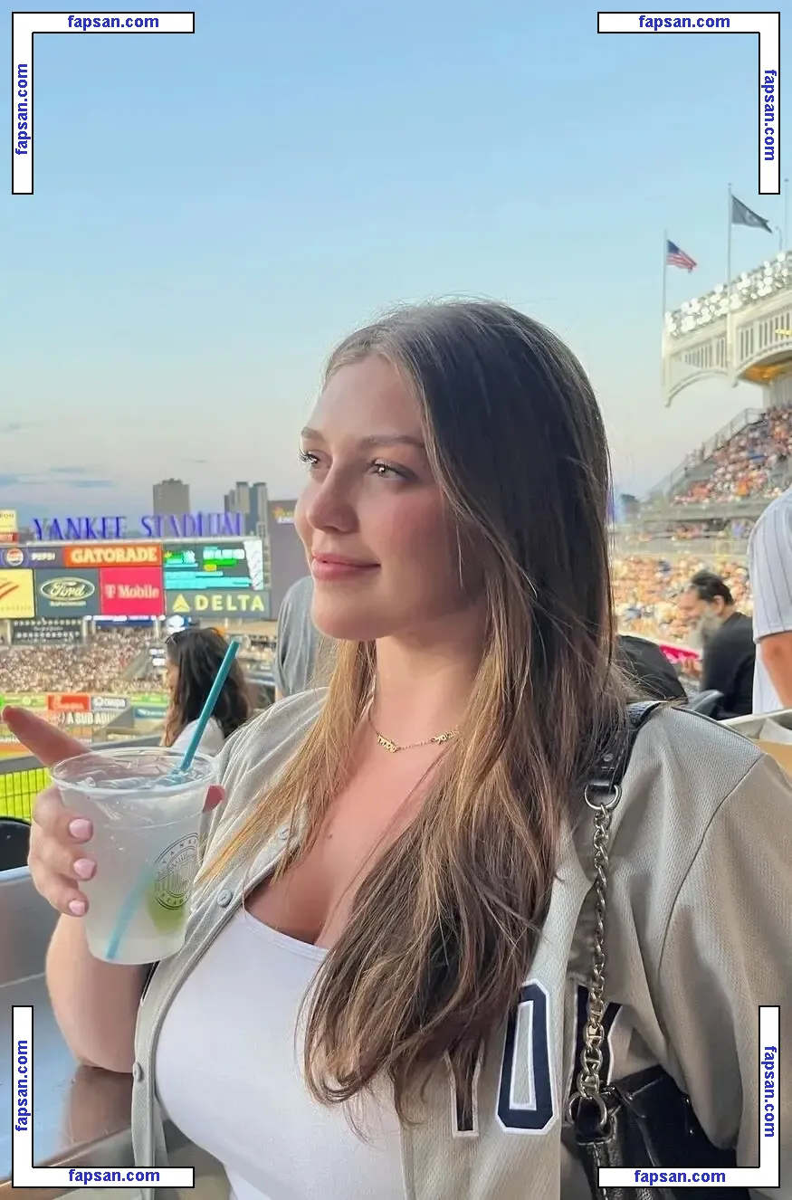 Abbey H голая фото #0005 с Онлифанс