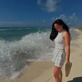 Abbi Pulling голая #0010
