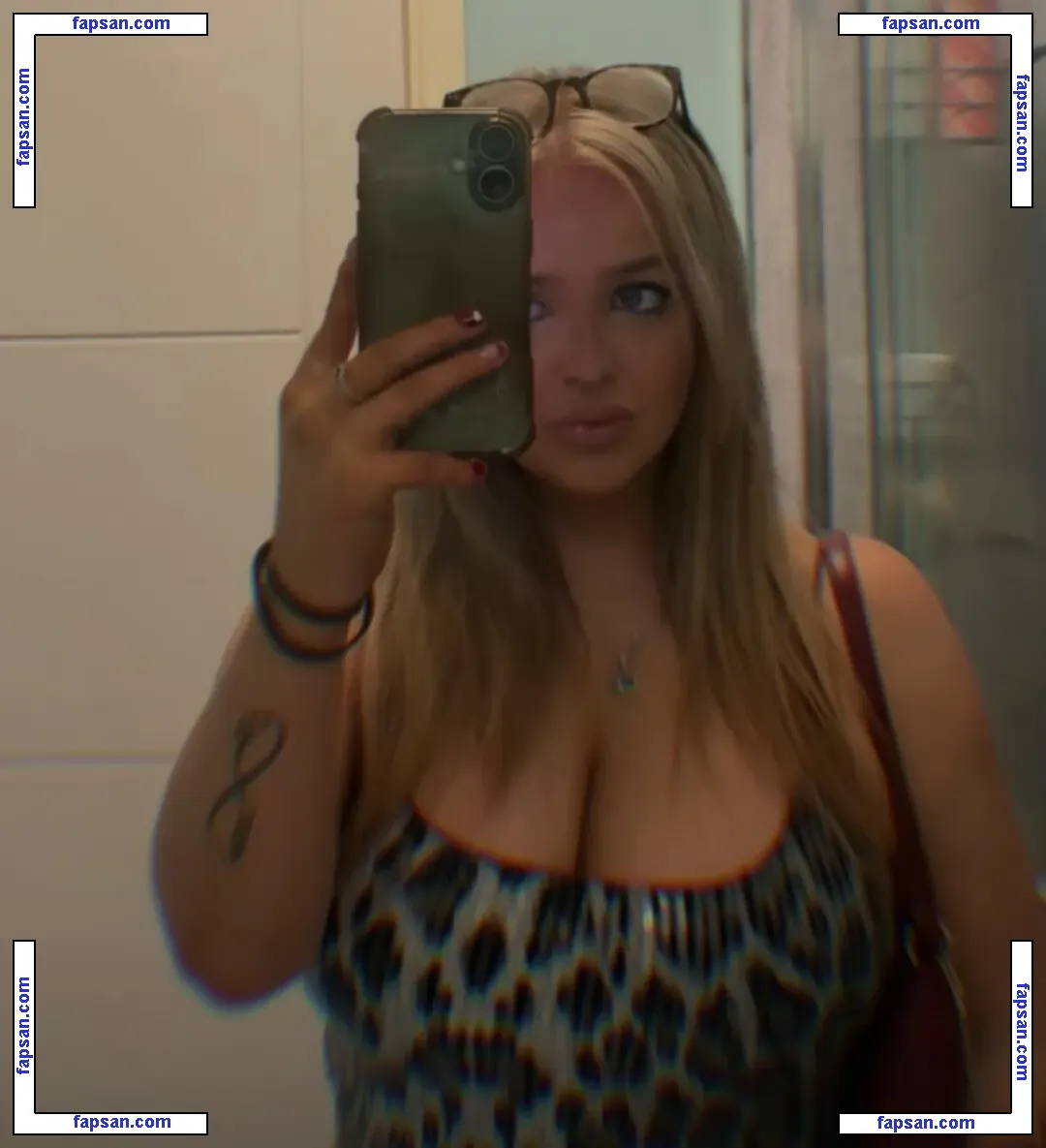 Abby McCord голая фото #0010 с Онлифанс