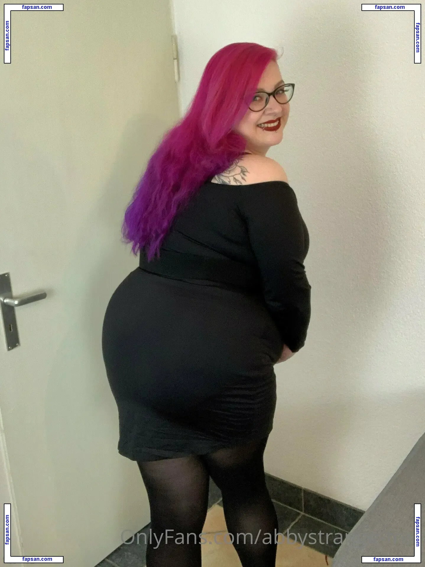 abbystrange-free nude photo #0006 from OnlyFans
