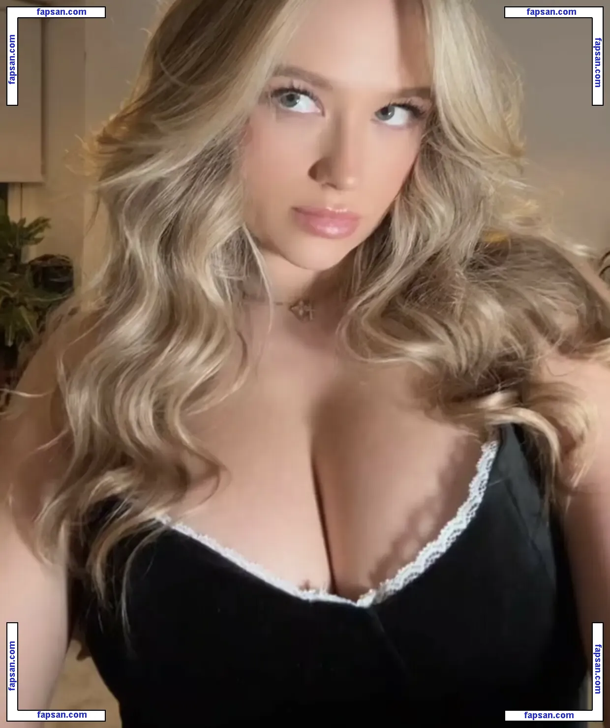 Abigail Huxley nude photo #0008 from OnlyFans
