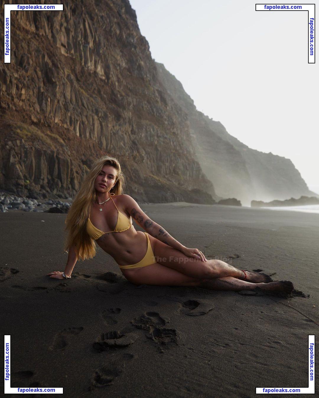 Abril Cols nude photo #0041 from OnlyFans