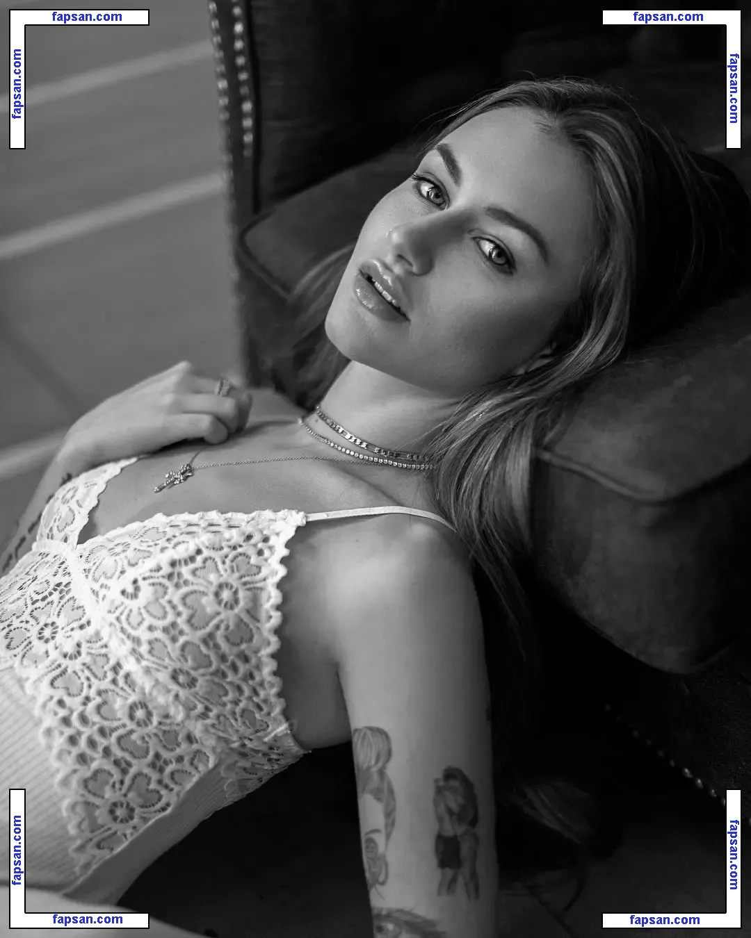 Abril Cols nude photo #0044 from OnlyFans