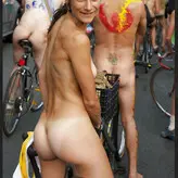 Abs Lady Philadelphia World Naked Bike Ride голая #0003