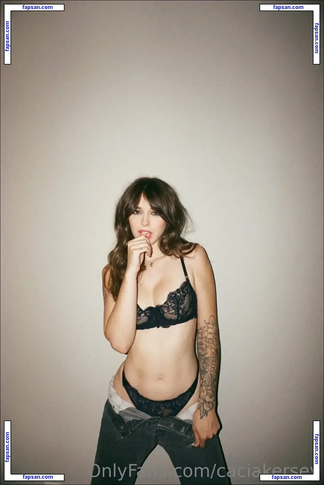 Acacia Kersey голая фото #0124 с Онлифанс