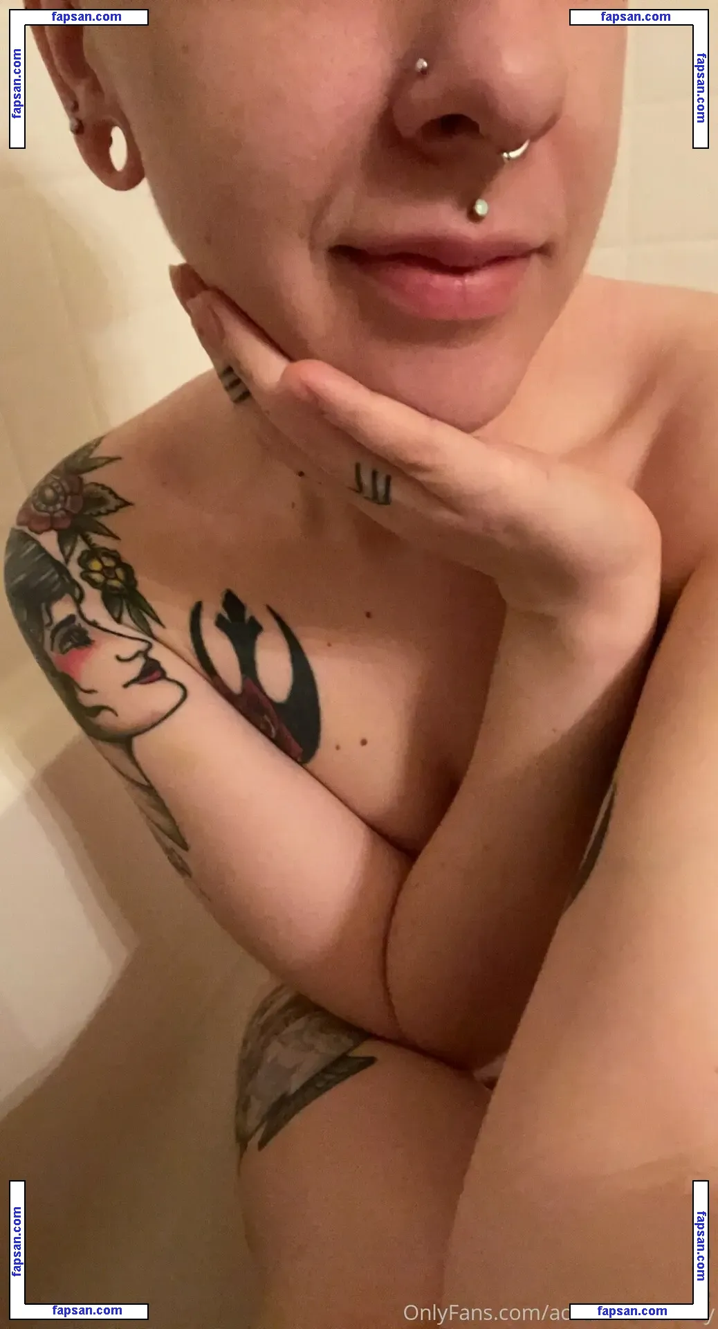 acoalminecanary / ccarolynnn nude photo #0018 from OnlyFans