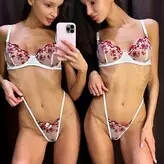 Adelalinka Twins голая #0274