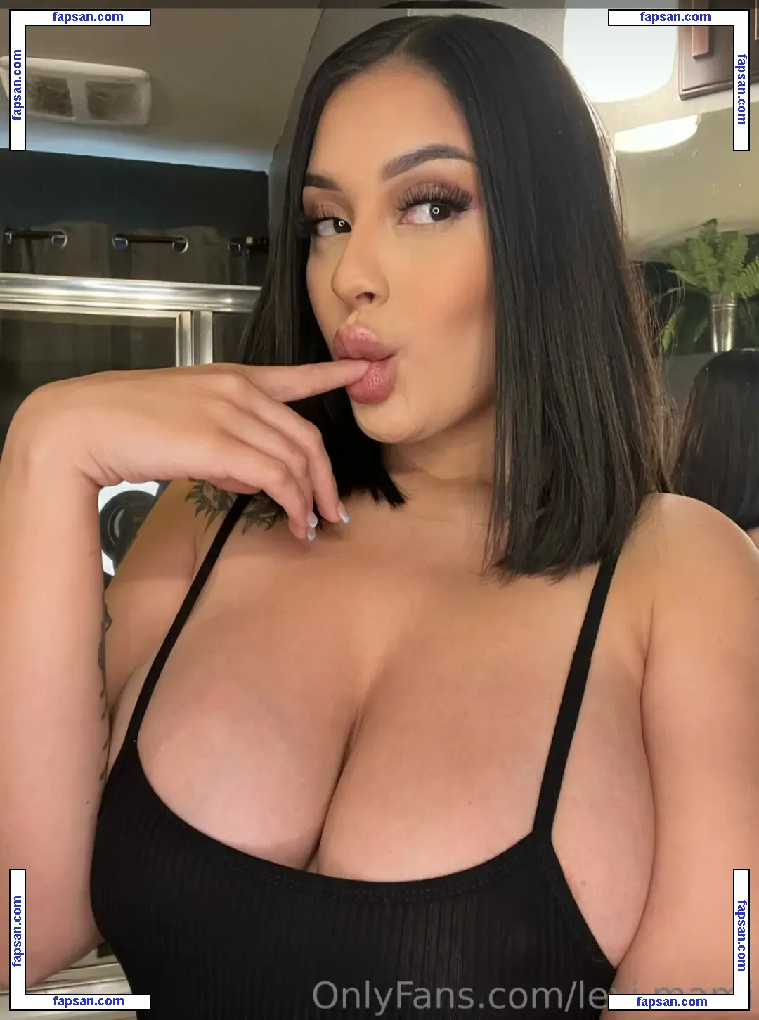 adianababyxo nude photo #0021 from OnlyFans