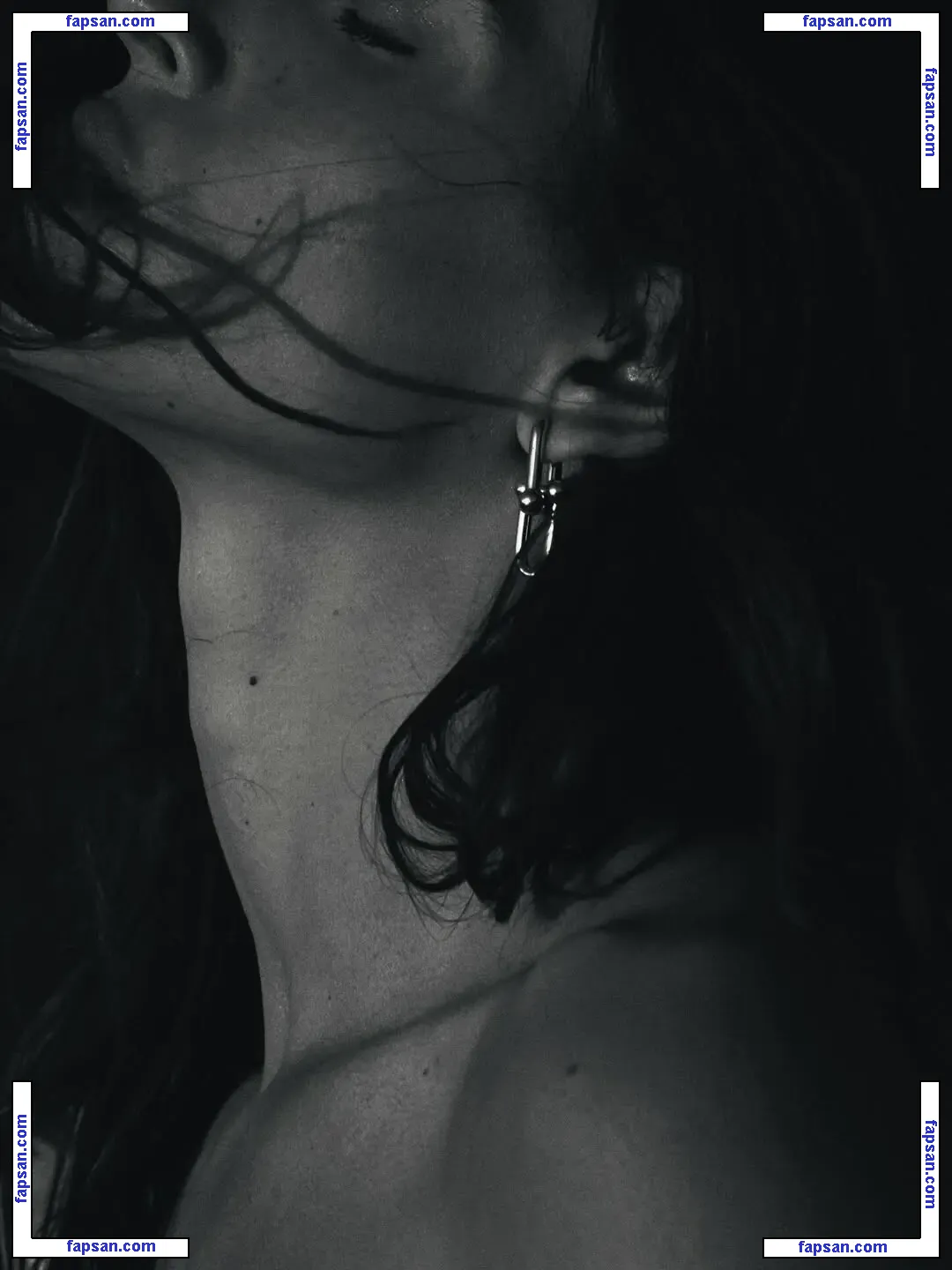 Adria Arjona голая фото #0388 с Онлифанс