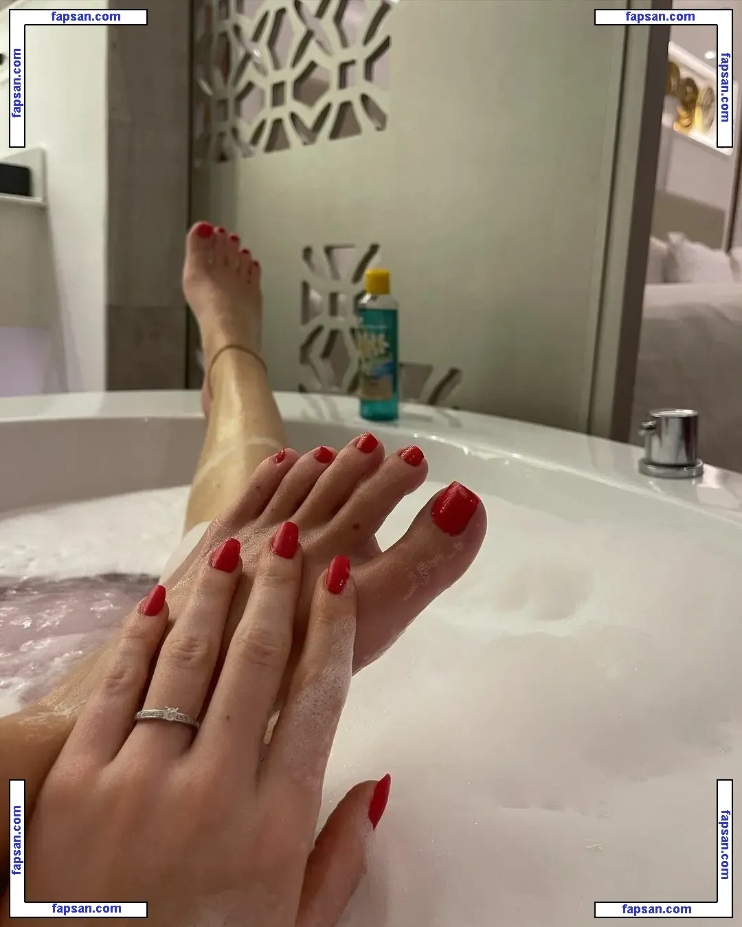 adriana.feetgirl nude photo #0008 from OnlyFans