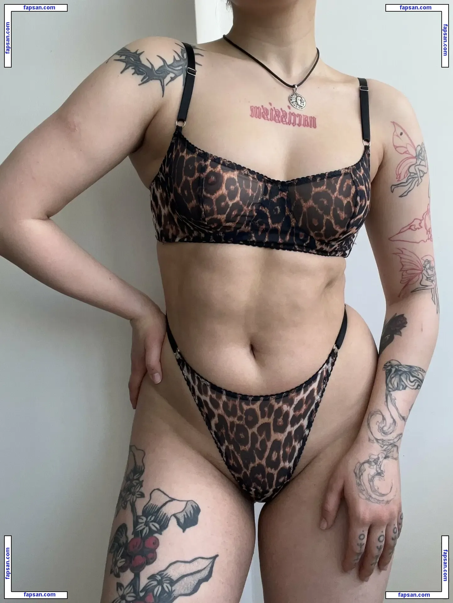 aestettics голая фото #0021 с Онлифанс