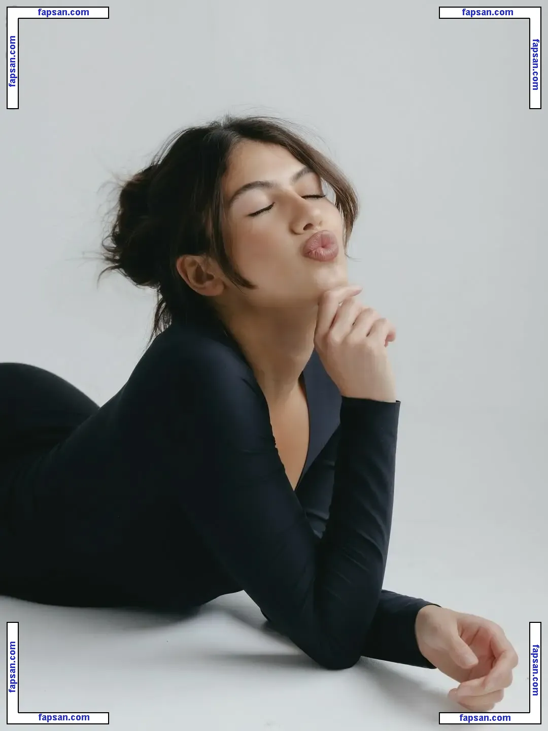 Agustina Pupich голая фото #0014 с Онлифанс