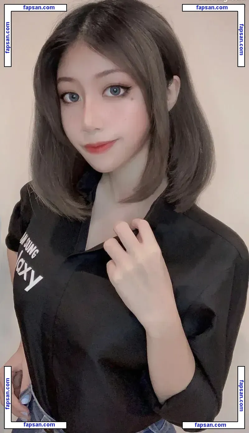 Ain Guyen nude photo #0011 from OnlyFans