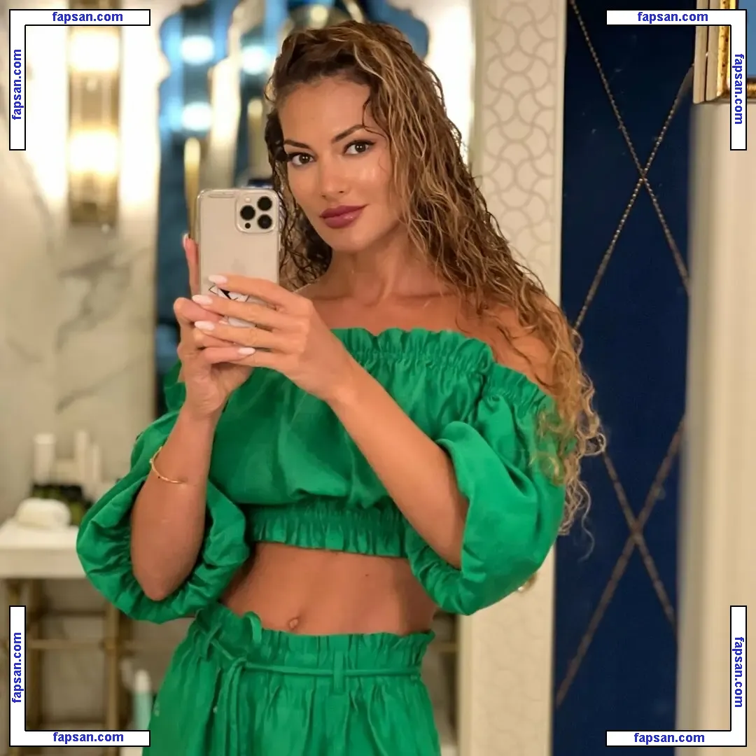 Aina Var nude photo #0009 from OnlyFans