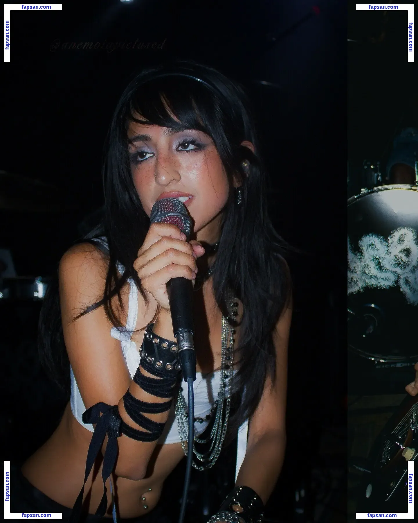 Aislinn Ritchie голая фото #0004 с Онлифанс