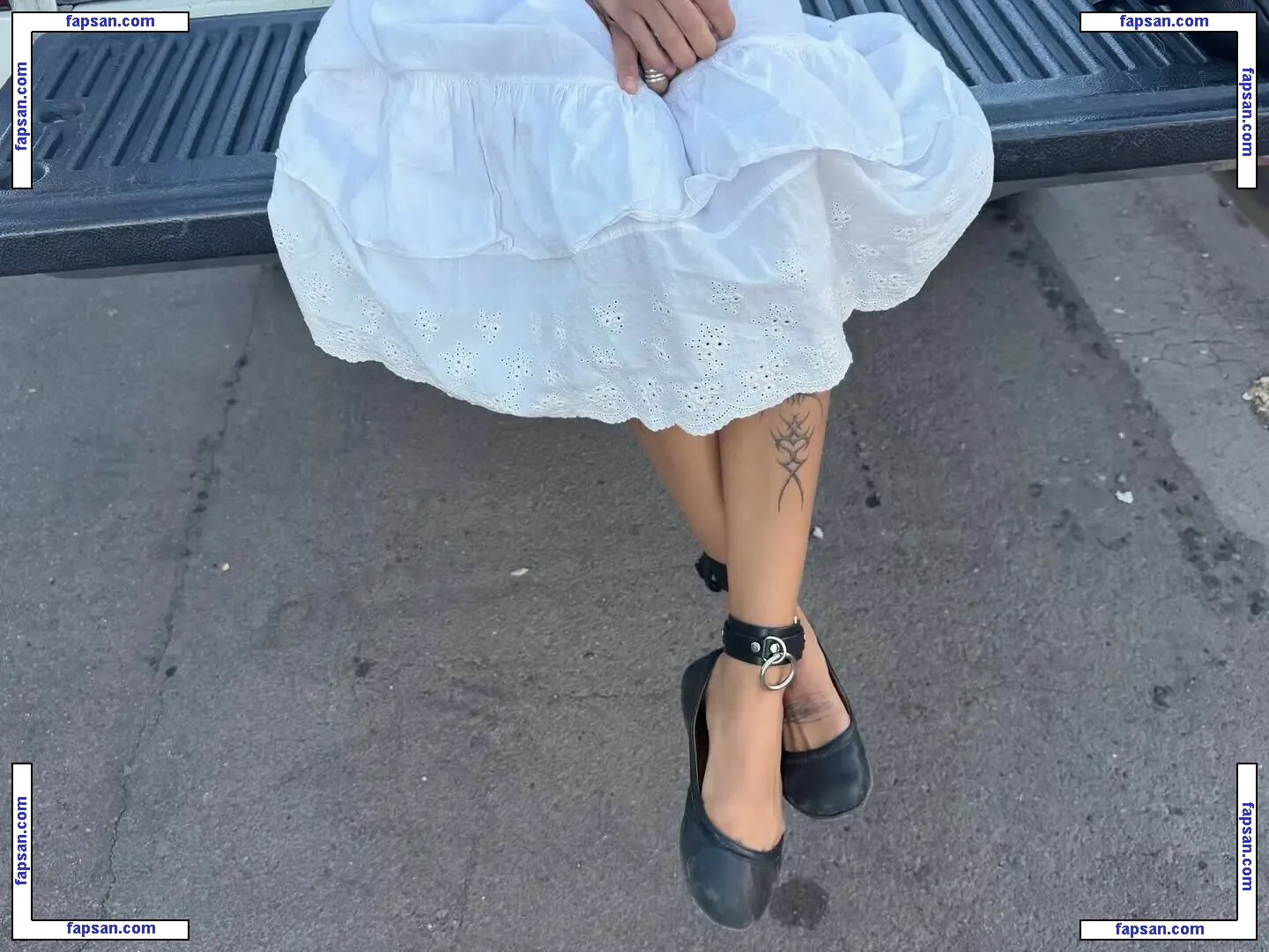 Aislinn Ritchie nude photo #0022 from OnlyFans