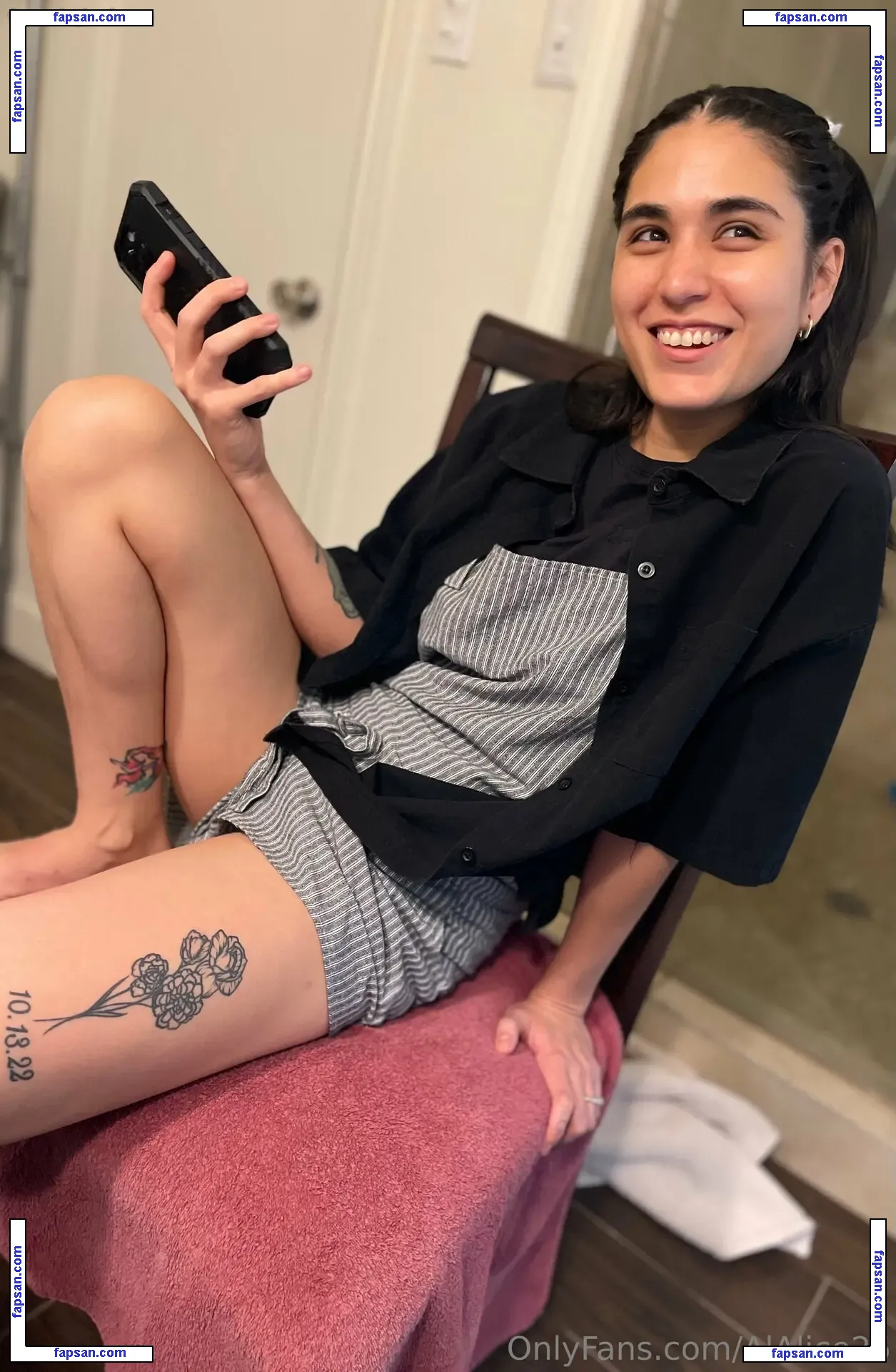 alalice25 nude photo #0008 from OnlyFans
