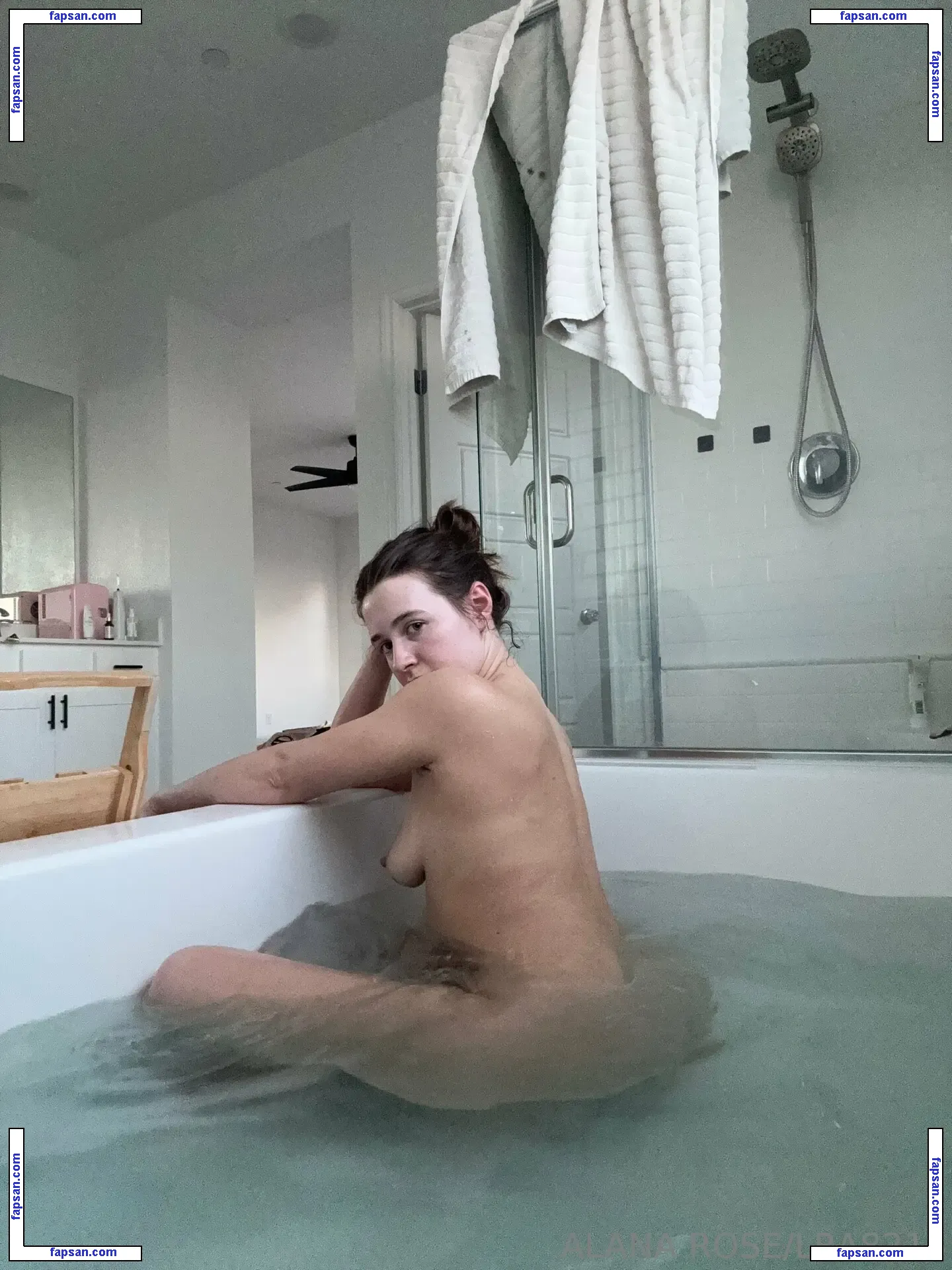 Alanarose8 nude photo #0348 from OnlyFans