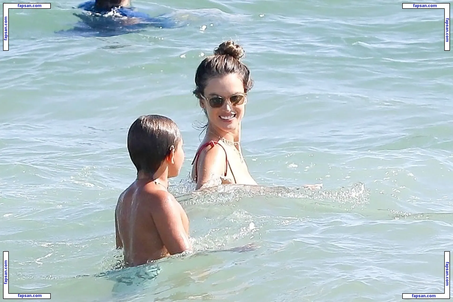 Alessandra Ambrosio голая фото #10168 с Онлифанс