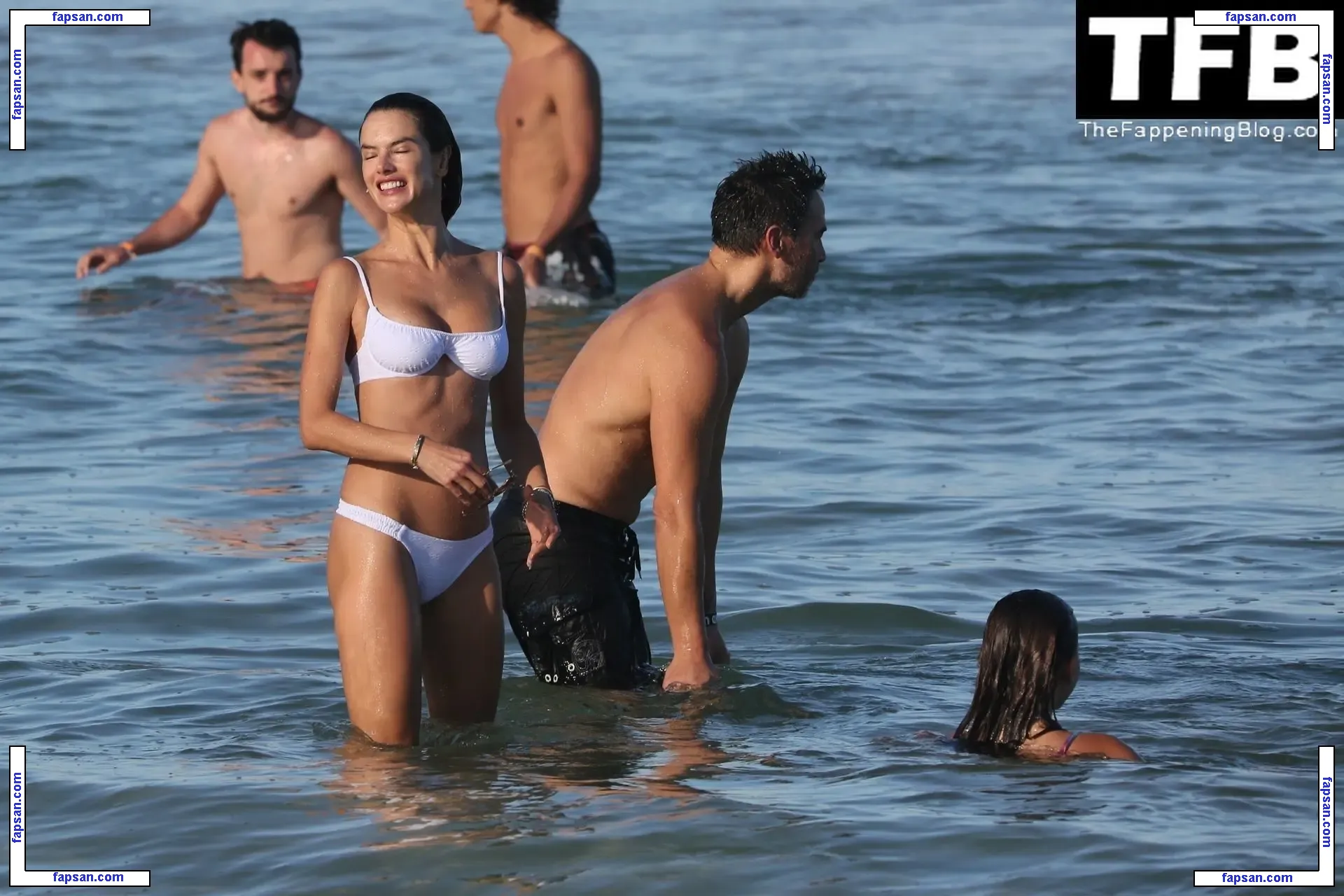 Alessandra Ambrosio голая фото #18445 с Онлифанс