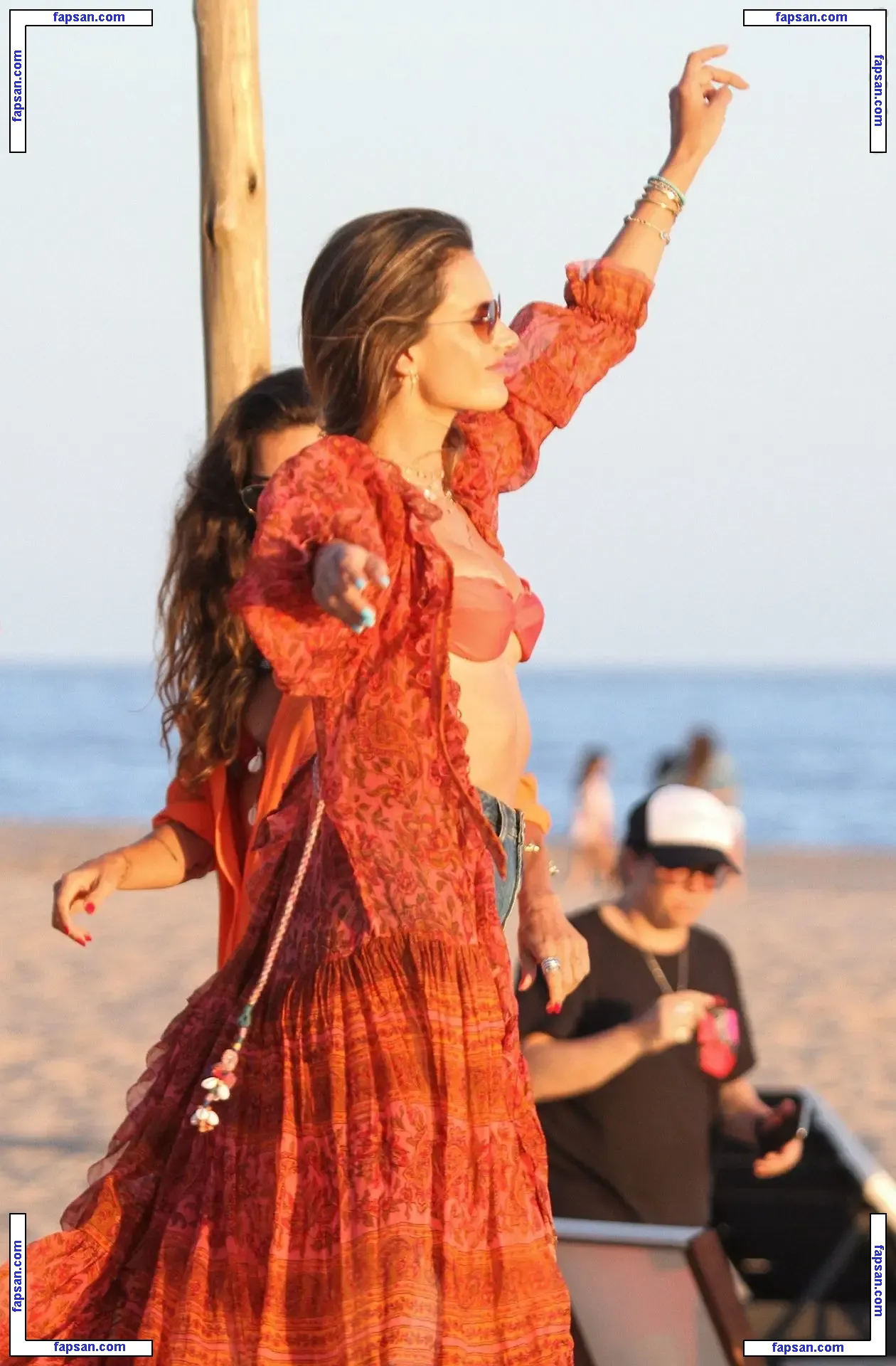 Alessandra Ambrosio голая фото #8816 с Онлифанс