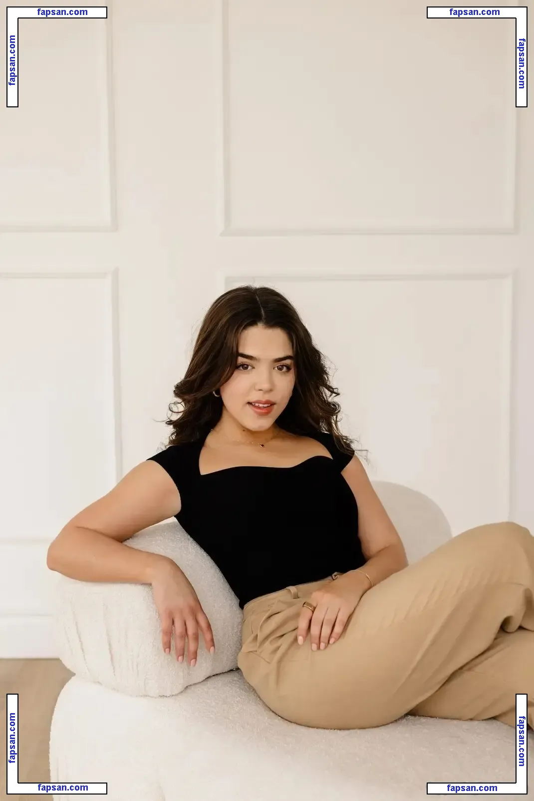 Alexandra Chaves nude photo #0006 from OnlyFans