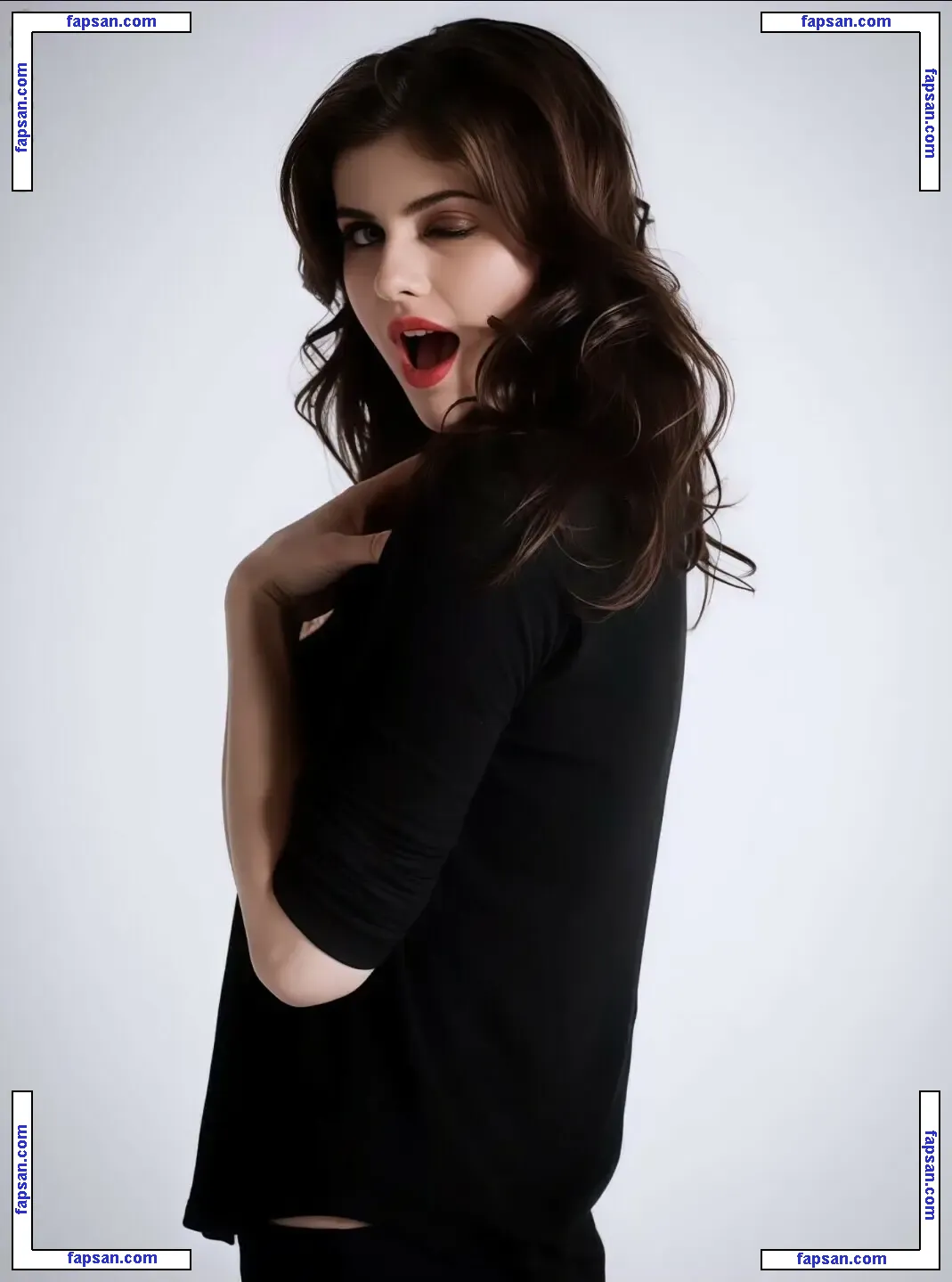 Alexandra Daddario голая фото #3015 с Онлифанс