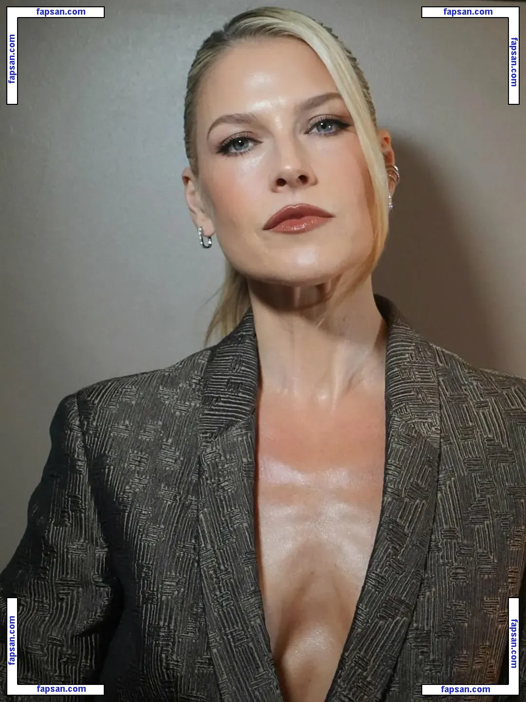 Ali Larter голая фото #0419 с Онлифанс