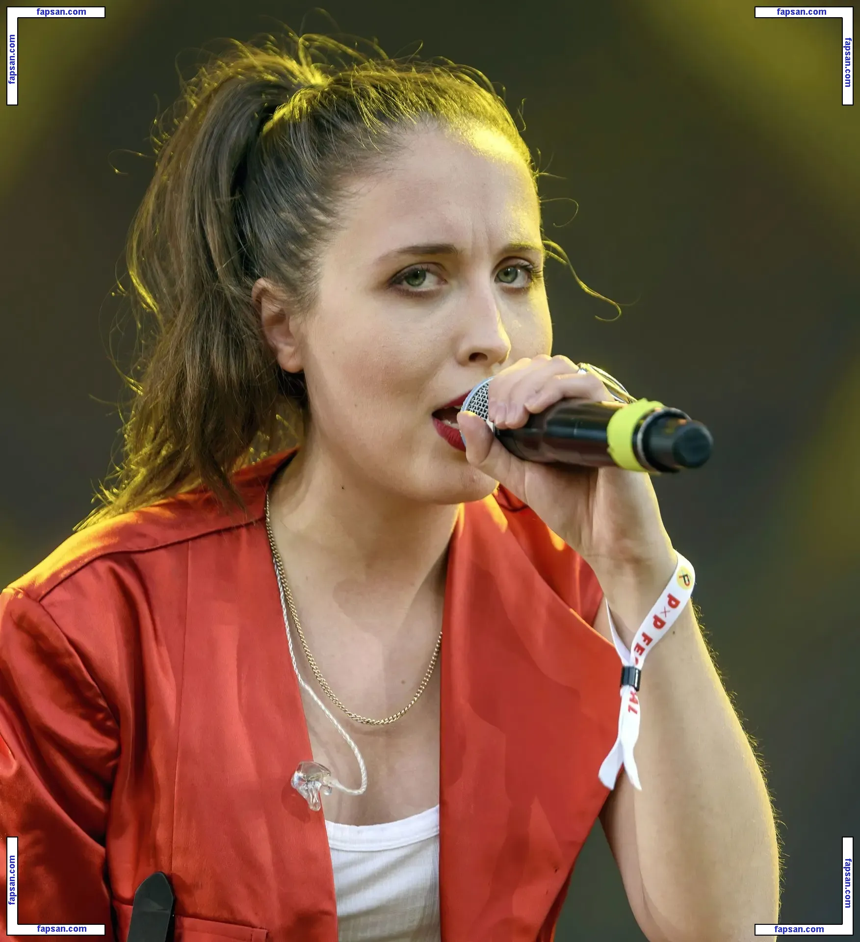 Alice Merton голая фото #0001 с Онлифанс