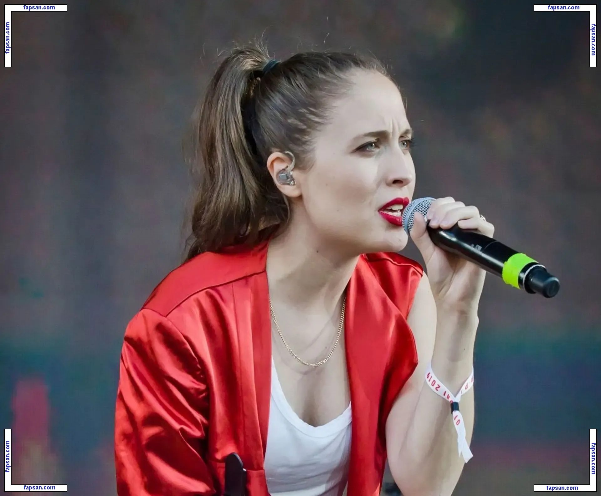 Alice Merton голая фото #0003 с Онлифанс