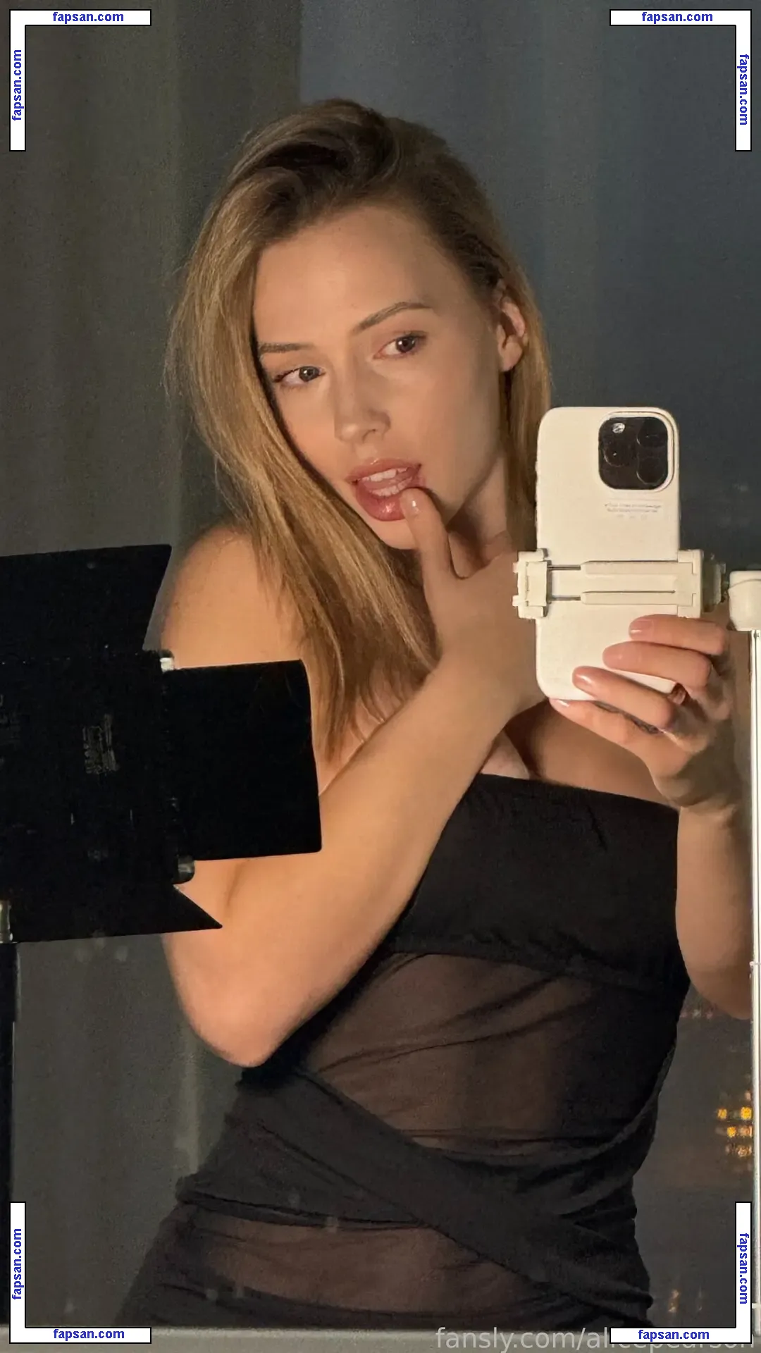 Alice Pearson голая фото #0031 с Онлифанс