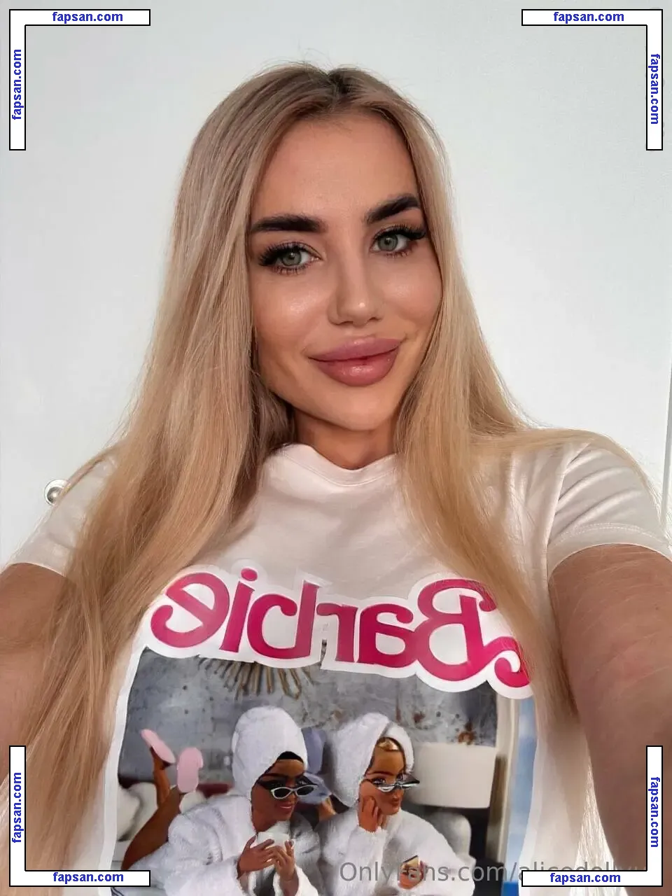 alicedollyua nude photo #0056 from OnlyFans