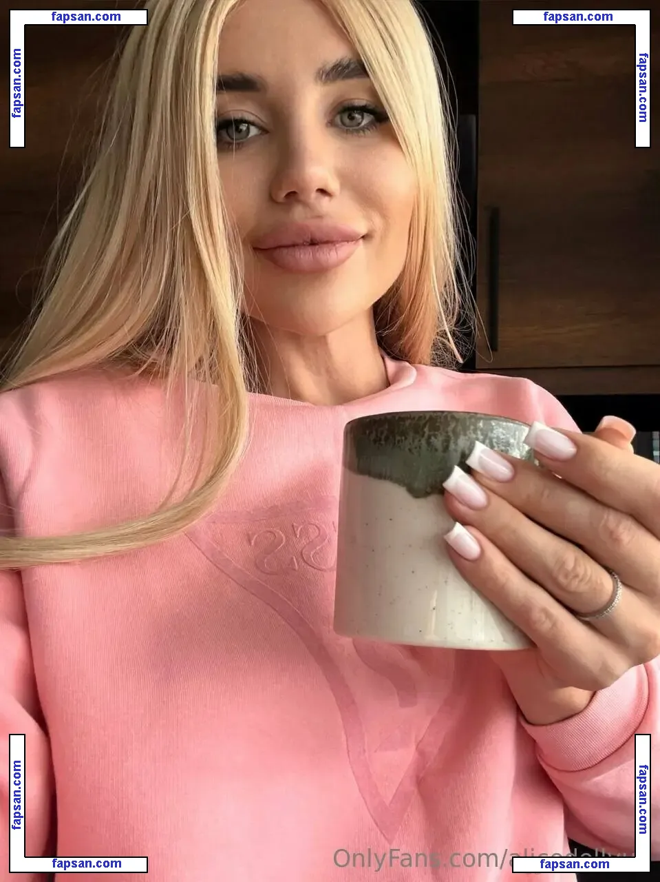 alicedollyua nude photo #0067 from OnlyFans