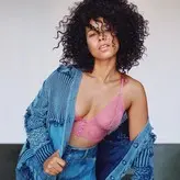 Alicia Keys nude #0003