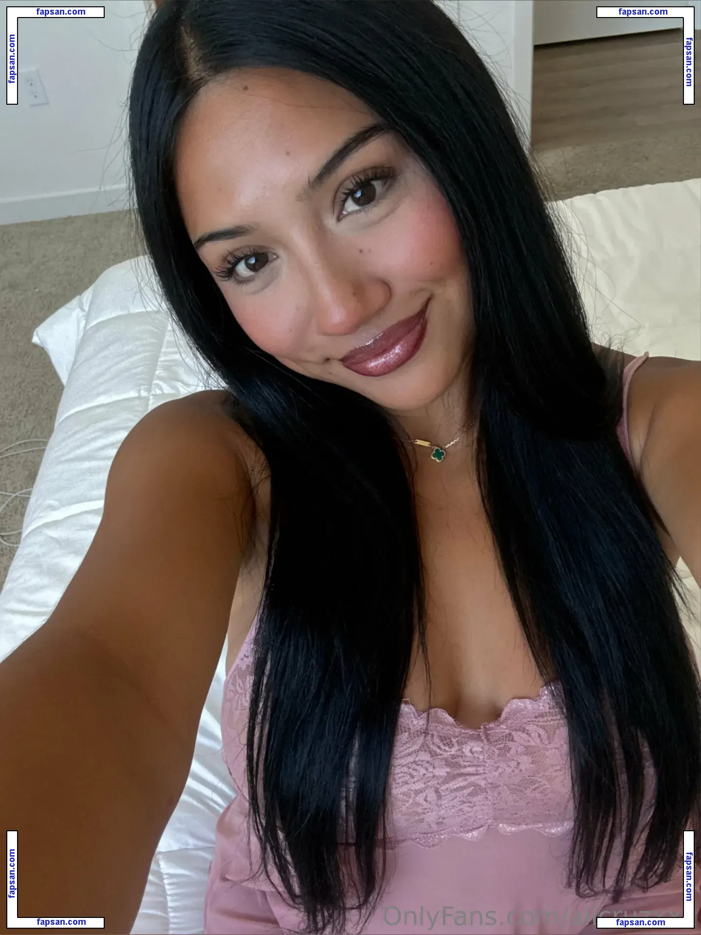 alicruzxxx nude photo #0010 from OnlyFans