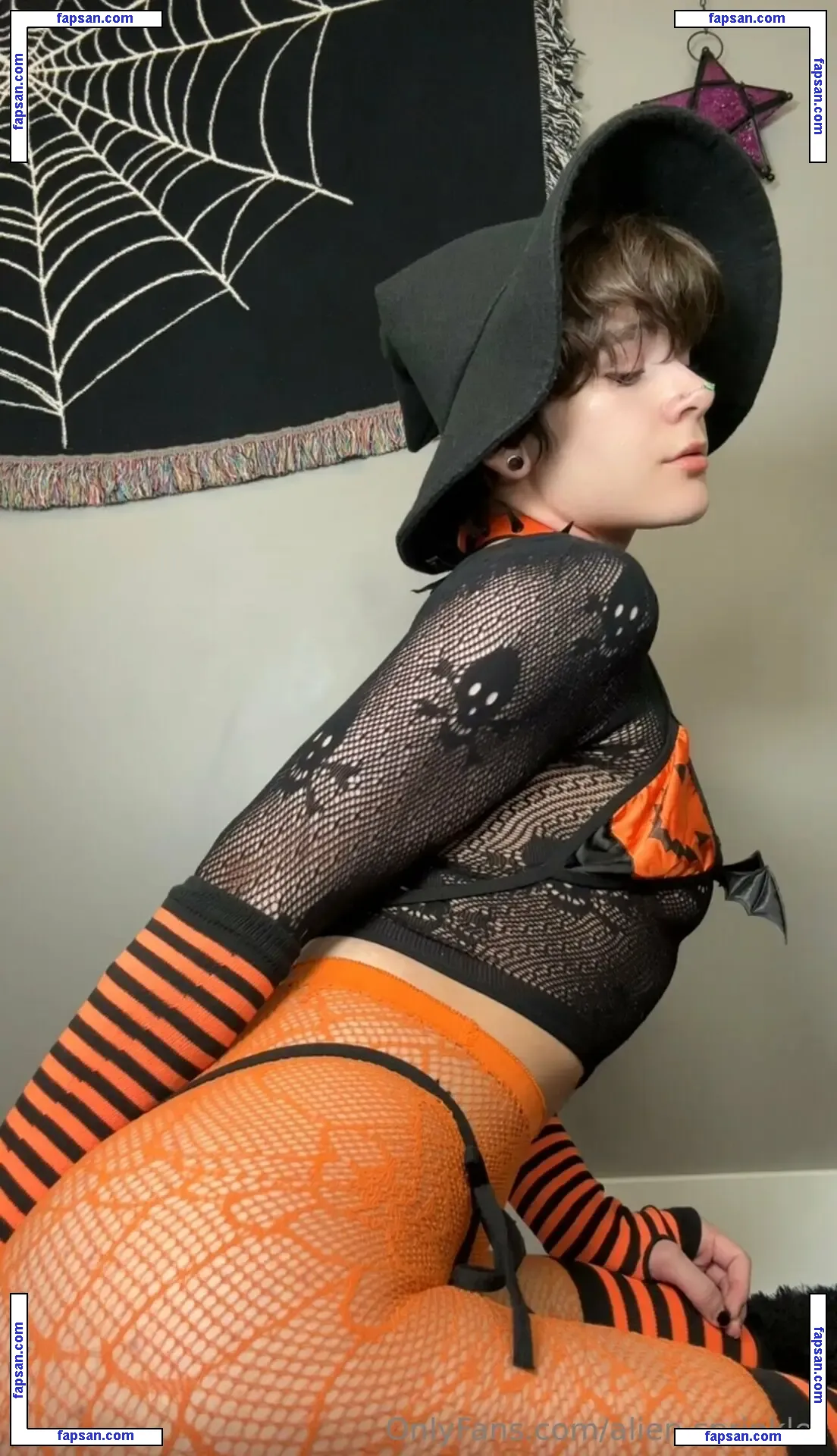 alien.sprinkles nude photo #0014 from OnlyFans