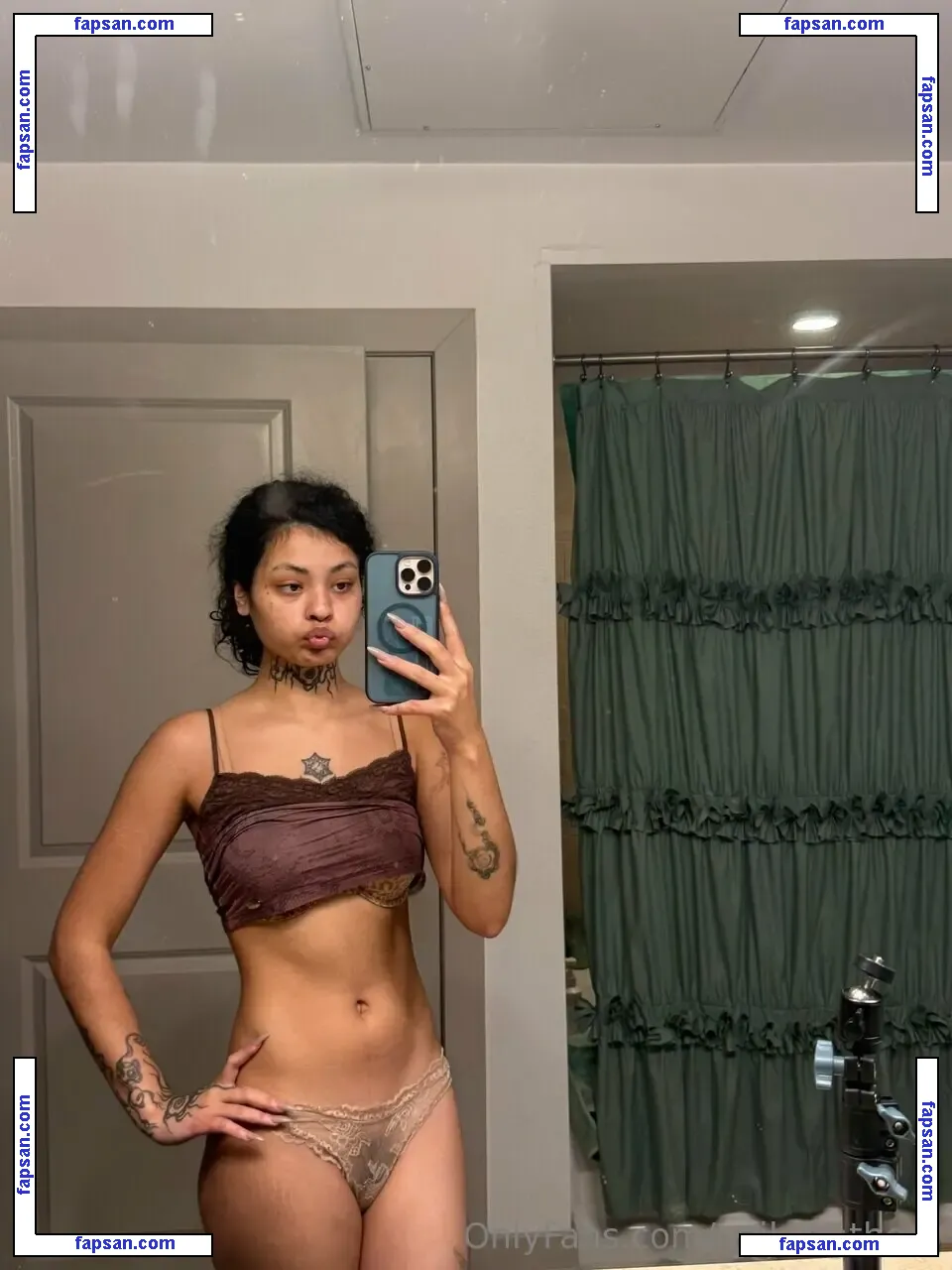 aliengirl0 nude photo #0097 from OnlyFans