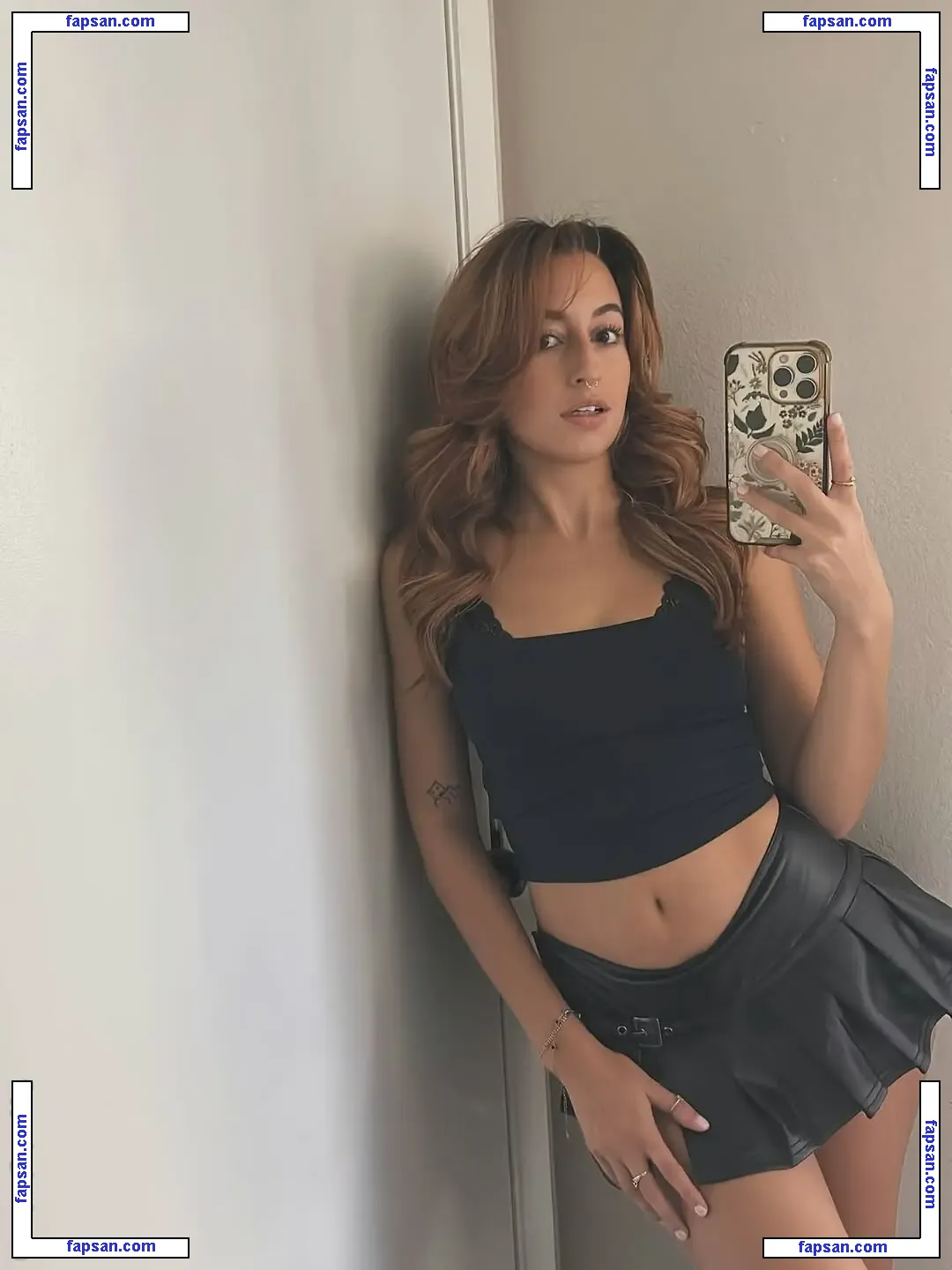 Alilmoody голая фото #0016 с Онлифанс