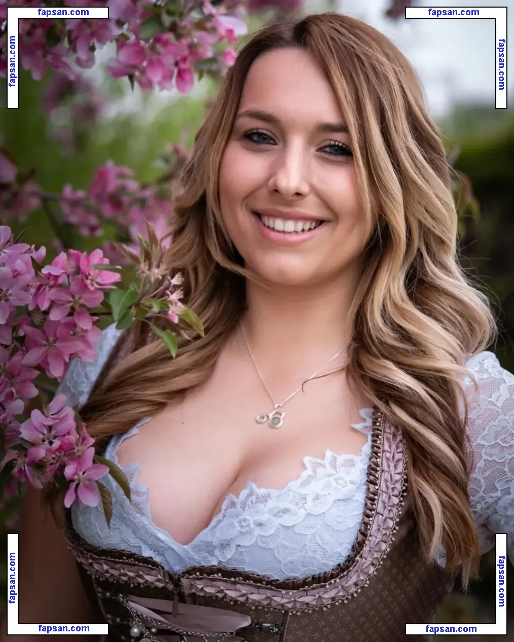Alinas Landleben nude photo #0002 from OnlyFans