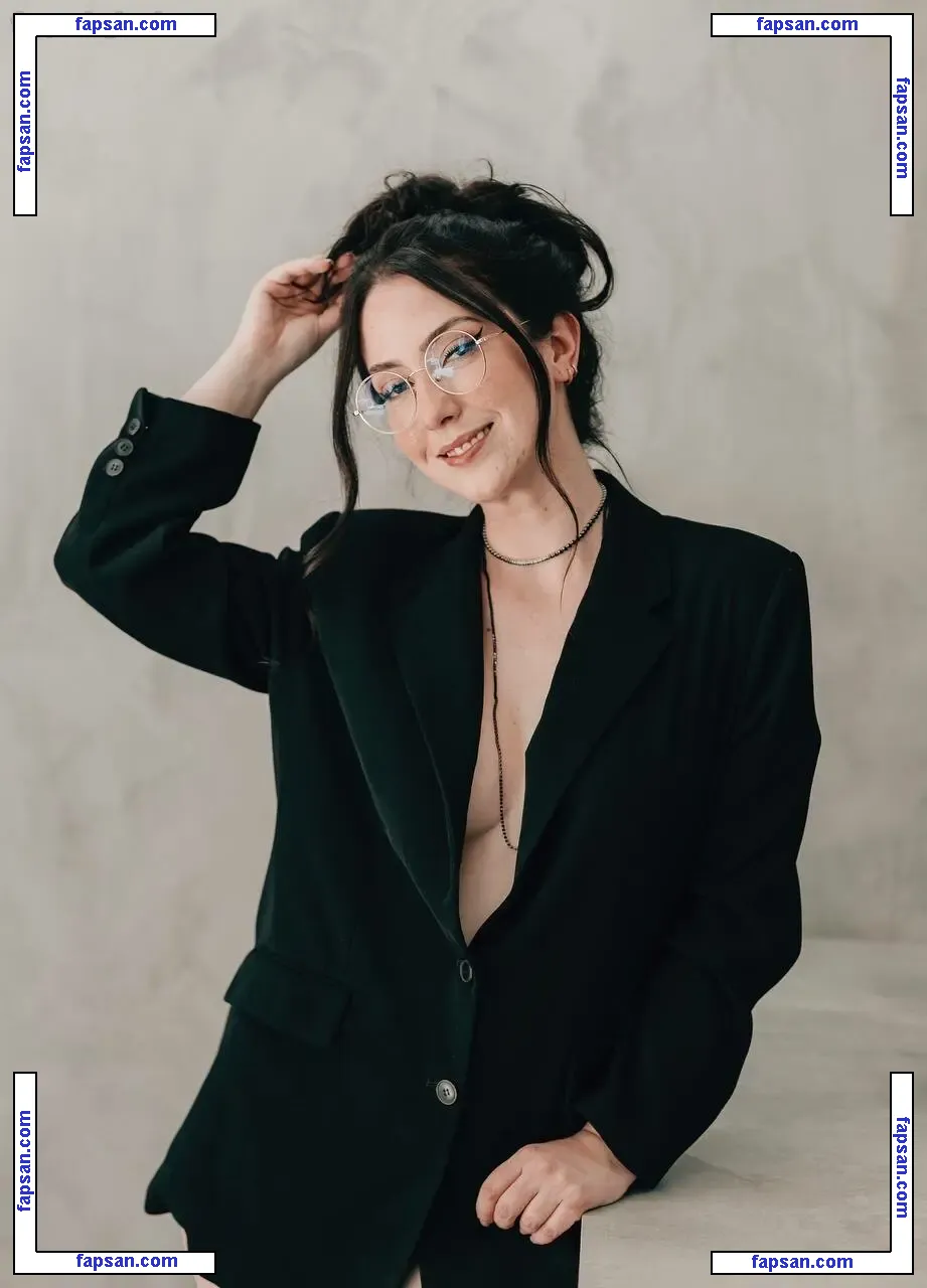 Aline Curti голая фото #0003 с Онлифанс