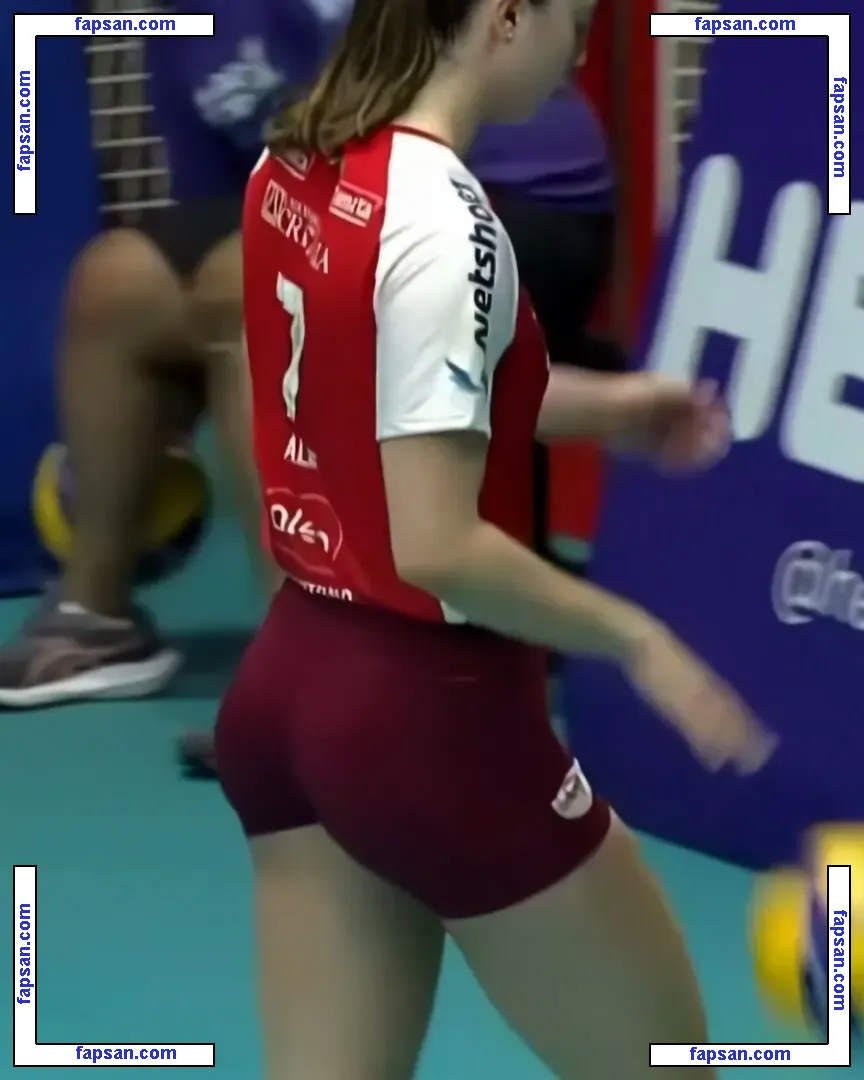 Aline Segato nude photo #0008 from OnlyFans