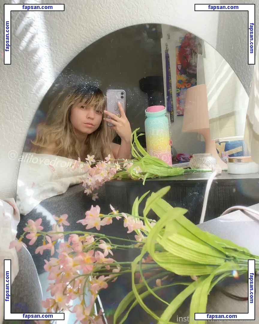 Alismores nude photo #0001 from OnlyFans